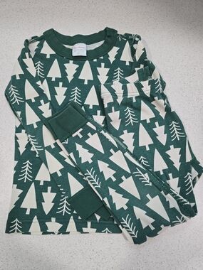 Hanna Andersson Forest Green and White Tree PJ Top